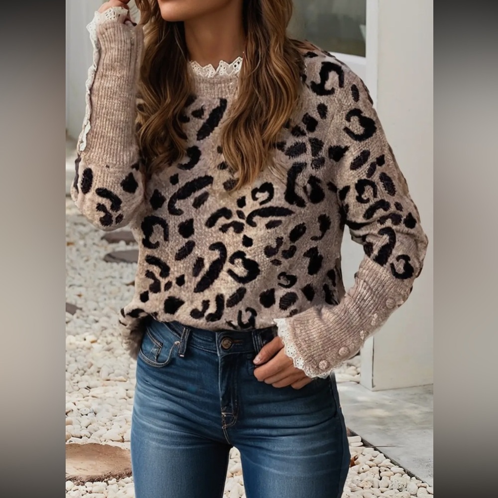 Size XLarge Leopard Print Sweater with Lace Trim